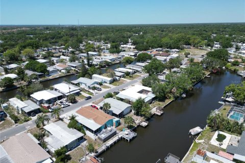 House in Tampa, Florida 3 bedrooms, 115.85 sq.m. № 1637577 - photo 17