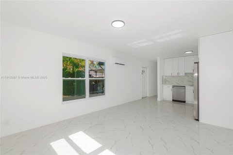 House in Fort Lauderdale, Florida 3 bedrooms № 1970412 - photo 18