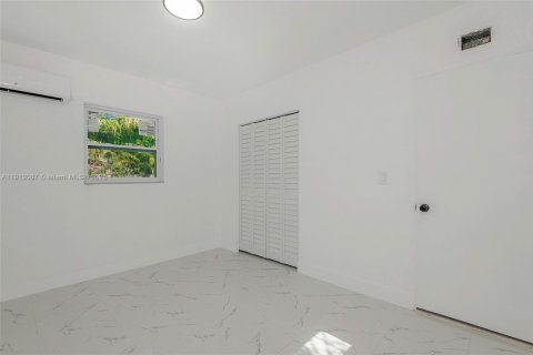 House in Fort Lauderdale, Florida 3 bedrooms № 1970412 - photo 11