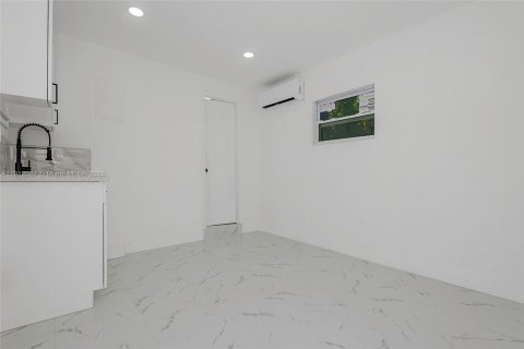 House in Fort Lauderdale, Florida 3 bedrooms № 1970412 - photo 8