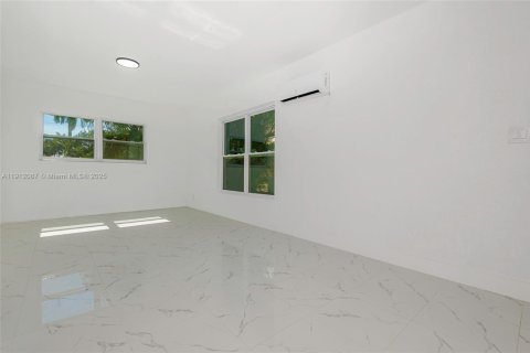 House in Fort Lauderdale, Florida 3 bedrooms № 1970412 - photo 24