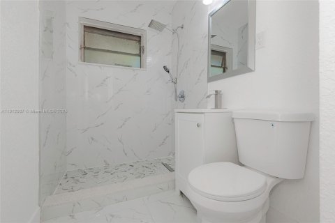 House in Fort Lauderdale, Florida 3 bedrooms № 1970412 - photo 13