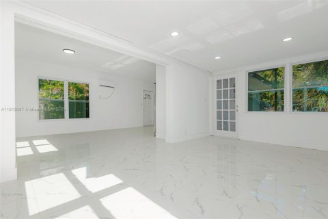 House in Fort Lauderdale, Florida 3 bedrooms № 1970412 - photo 20