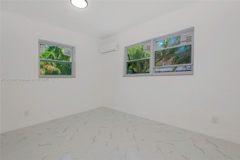 House in Fort Lauderdale, Florida 3 bedrooms № 1970412 - photo 16