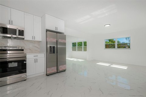 House in Fort Lauderdale, Florida 3 bedrooms № 1970412 - photo 4
