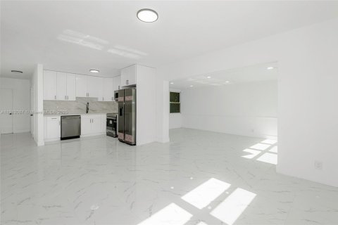 House in Fort Lauderdale, Florida 3 bedrooms № 1970412 - photo 17