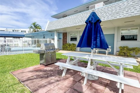 Condo in Hollywood, Florida, 1 bedroom  № 2054328 - photo 28