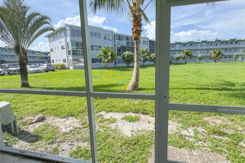 Condo in Hollywood, Florida, 1 bedroom  № 2054328 - photo 18