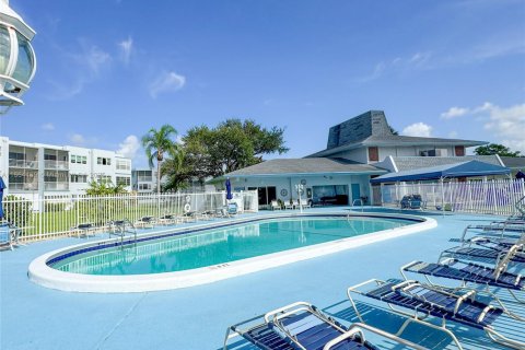 Condo in Hollywood, Florida, 1 bedroom  № 2054328 - photo 29