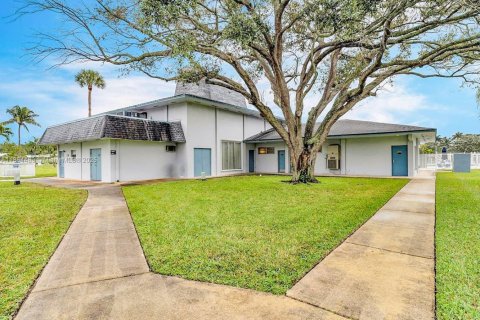 Condo in Hollywood, Florida, 1 bedroom  № 2054328 - photo 26