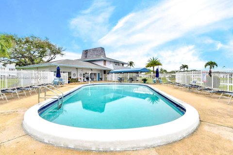 Condo in Hollywood, Florida, 1 bedroom  № 2054328 - photo 30