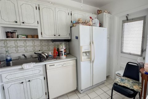 Condo in Hollywood, Florida, 1 bedroom  № 2054328 - photo 12