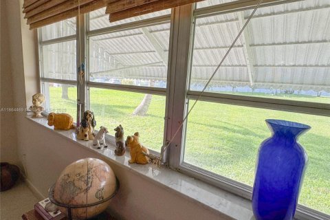 Condo in Hollywood, Florida, 1 bedroom  № 2054328 - photo 10