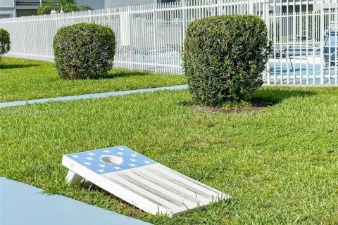 Condo in Hollywood, Florida, 1 bedroom  № 2054328 - photo 27