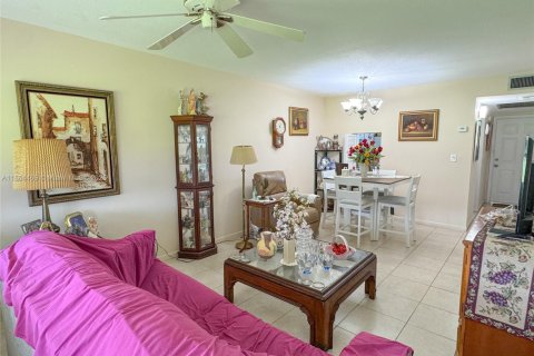 Condo in Hollywood, Florida, 1 bedroom  № 2054328 - photo 8