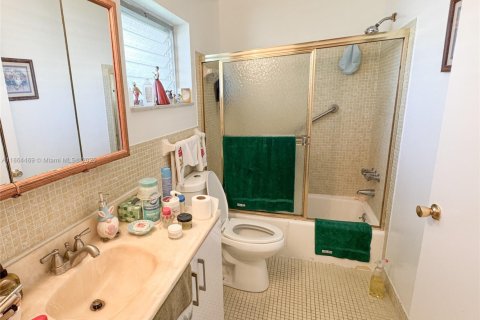 Condo in Hollywood, Florida, 1 bedroom  № 2054328 - photo 16