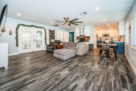 House in Clearwater, Florida 3 bedrooms, 138.05 sq.m. № 1628540 - photo 13