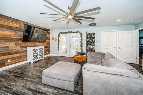 House in Clearwater, Florida 3 bedrooms, 138.05 sq.m. № 1628540 - photo 11