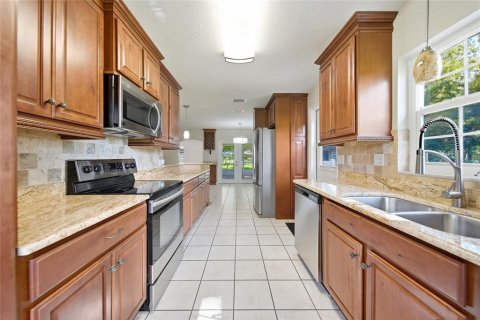 House in Tampa, Florida 3 bedrooms, 169.08 sq.m. № 2393901 - photo 4
