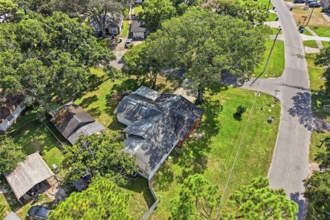 House in Tampa, Florida 3 bedrooms, 169.08 sq.m. № 2393901 - photo 17
