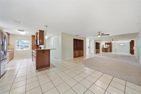 House in Tampa, Florida 3 bedrooms, 169.08 sq.m. № 2393901 - photo 3