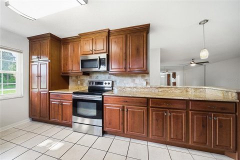 House in Tampa, Florida 3 bedrooms, 169.08 sq.m. № 2393901 - photo 5