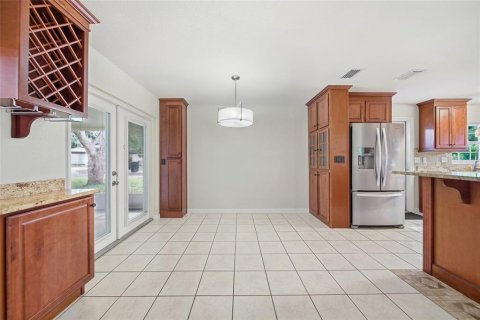 House in Tampa, Florida 3 bedrooms, 169.08 sq.m. № 2393901 - photo 2