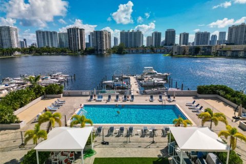 Купить кондоминиум в Авентура, Флорида 2 спальни, 116.22м2, № 1946036 - фото 2