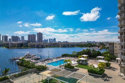 Купить кондоминиум в Авентура, Флорида 2 спальни, 116.22м2, № 1946036 - фото 23
