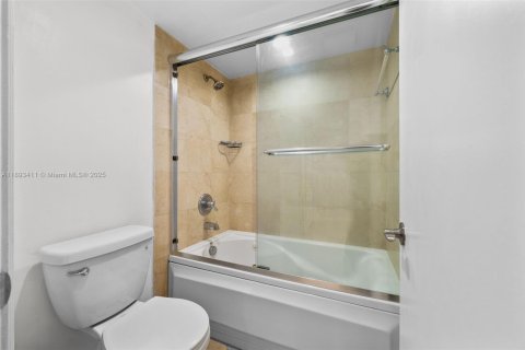 Купить кондоминиум в Авентура, Флорида 2 спальни, 116.22м2, № 1946036 - фото 20