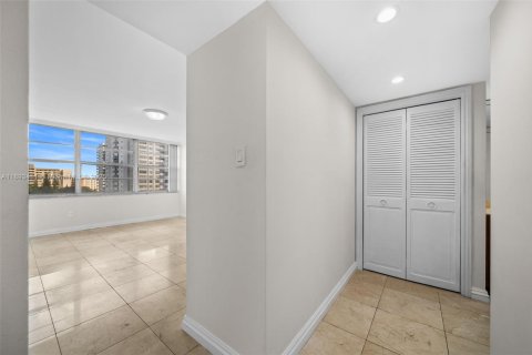 Купить кондоминиум в Авентура, Флорида 2 спальни, 116.22м2, № 1946036 - фото 17