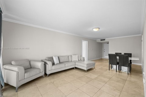 Купить кондоминиум в Авентура, Флорида 2 спальни, 116.22м2, № 1946036 - фото 4