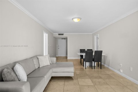 Купить кондоминиум в Авентура, Флорида 2 спальни, 116.22м2, № 1946036 - фото 15