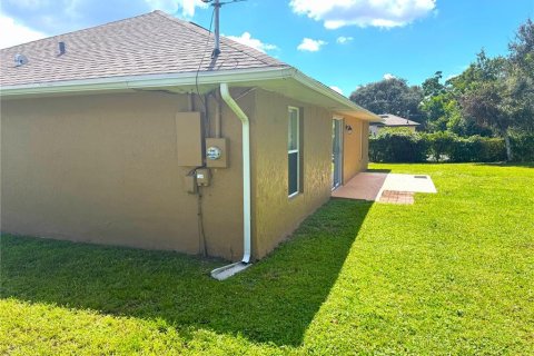 House in Deltona, Florida 3 bedrooms, 114.83 sq.m. № 1913437 - photo 19