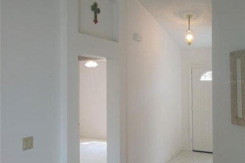 House in Deltona, Florida 3 bedrooms, 114.83 sq.m. № 1913437 - photo 8