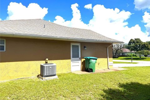 House in Deltona, Florida 3 bedrooms, 114.83 sq.m. № 1913437 - photo 20