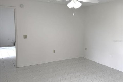 House in Deltona, Florida 3 bedrooms, 114.83 sq.m. № 1913437 - photo 10