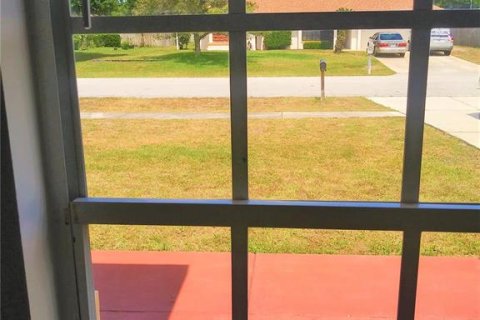 House in Deltona, Florida 3 bedrooms, 114.83 sq.m. № 1913437 - photo 9