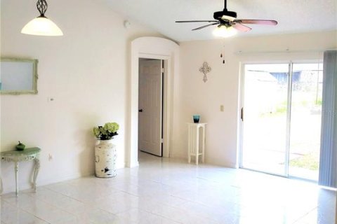 House in Deltona, Florida 3 bedrooms, 114.83 sq.m. № 1913437 - photo 13