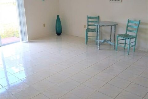 House in Deltona, Florida 3 bedrooms, 114.83 sq.m. № 1913437 - photo 3