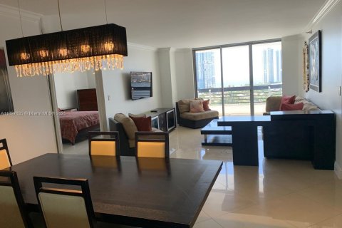 Condominio en alquiler en Aventura, Florida, 2 dormitorios, 109.72 m2 № 1950057 - foto 2