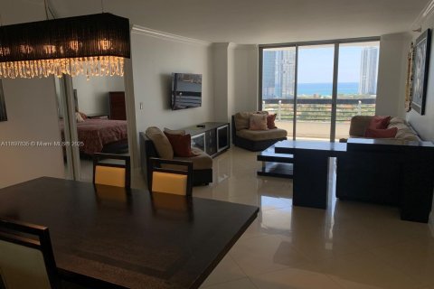 Condominio en alquiler en Aventura, Florida, 2 dormitorios, 109.72 m2 № 1950057 - foto 1