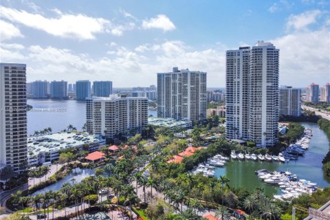 Condominio en alquiler en Aventura, Florida, 2 dormitorios, 109.72 m2 № 1950057 - foto 30