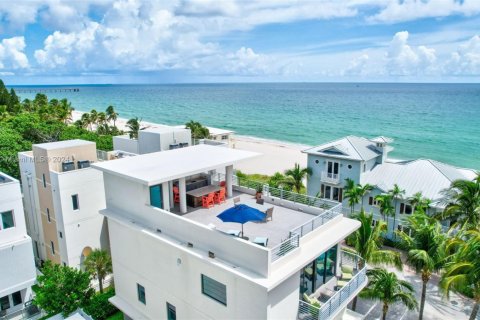 Casa en alquiler en Hollywood, Florida, 3 dormitorios, 342.44 m2 № 1962396 - foto 9