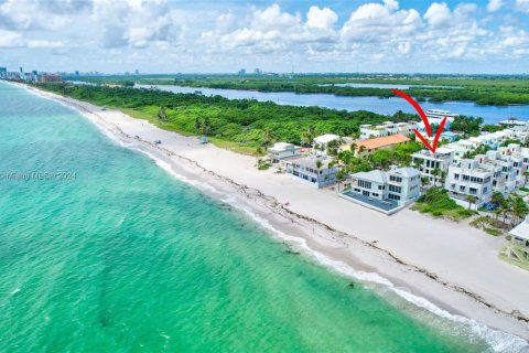 Casa en alquiler en Hollywood, Florida, 3 dormitorios, 342.44 m2 № 1962396 - foto 13