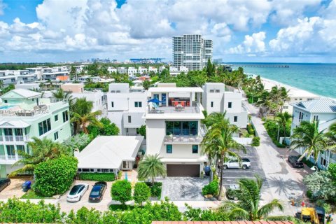 Casa en alquiler en Hollywood, Florida, 3 dormitorios, 342.44 m2 № 1962396 - foto 2