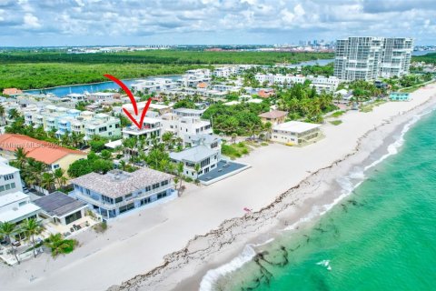 Casa en alquiler en Hollywood, Florida, 3 dormitorios, 342.44 m2 № 1962396 - foto 11