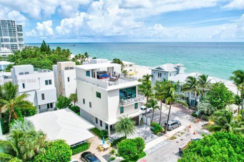 Casa en alquiler en Hollywood, Florida, 3 dormitorios, 342.44 m2 № 1962396 - foto 10