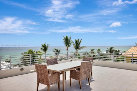 Casa en alquiler en Hollywood, Florida, 3 dormitorios, 342.44 m2 № 1962396 - foto 27