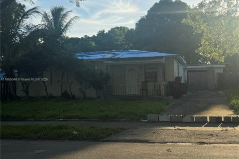 Casa en venta en West Palm Beach, Florida, 3 dormitorios, 83.05 m2 № 1949732 - foto 1